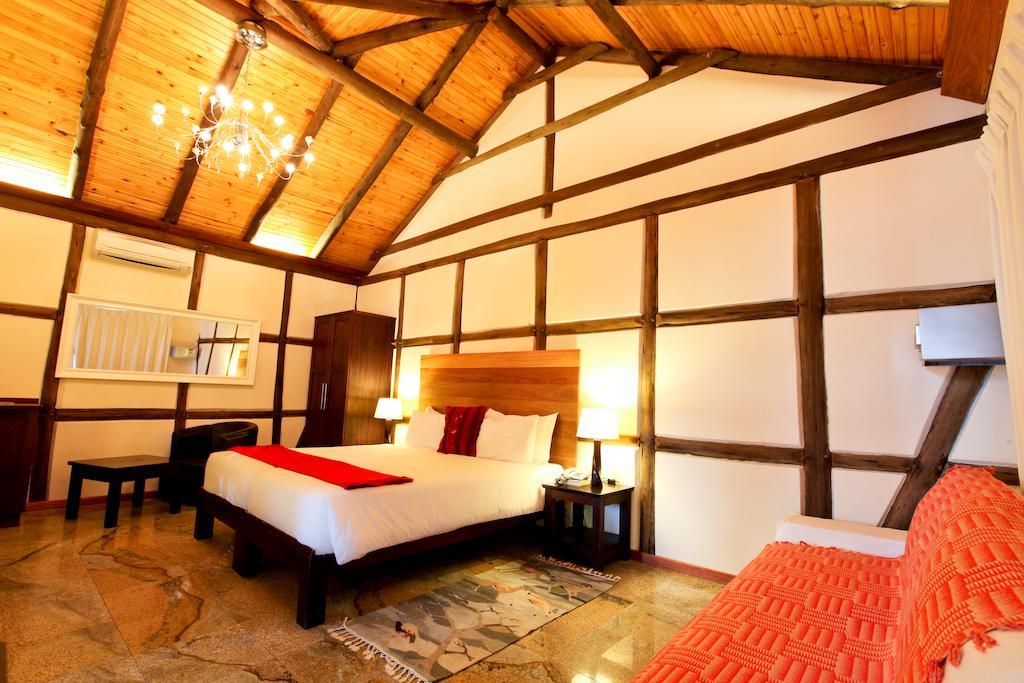 Roof Of Africa Hotel Windhoek Extérieur photo