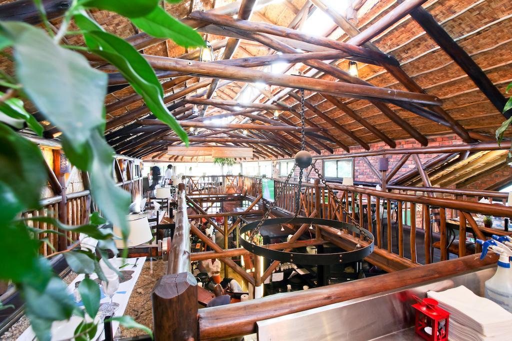 Roof Of Africa Hotel Windhoek Extérieur photo